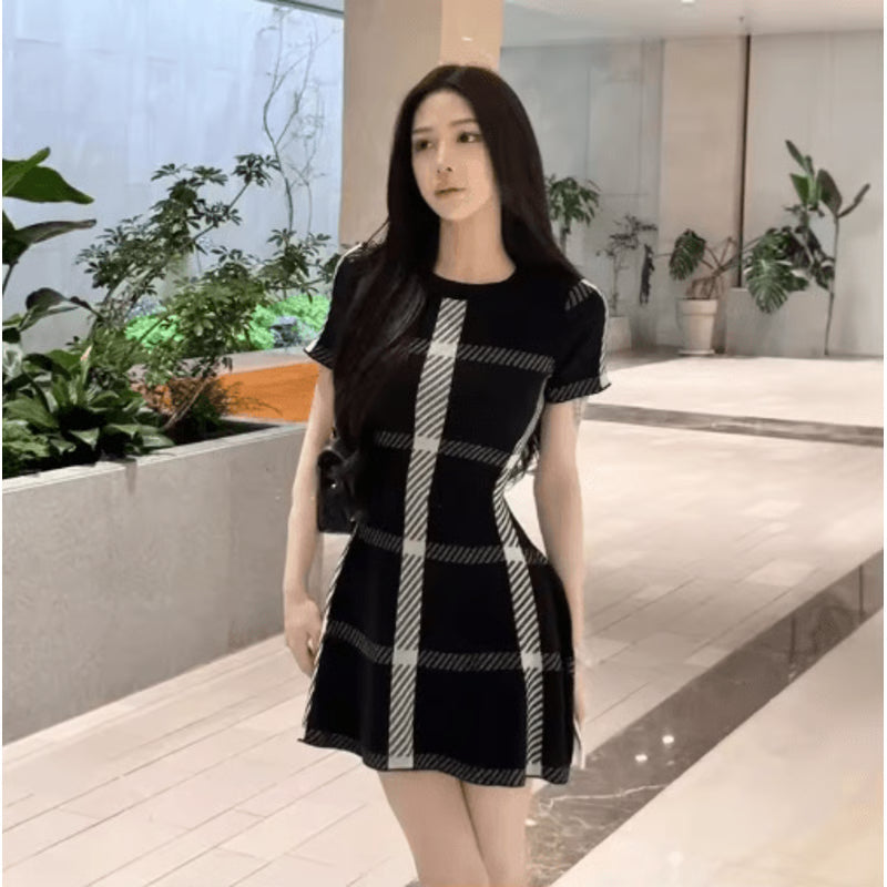 French Vintage Hepburn Knit Dress Elegant Waist Cinching Mini Dress